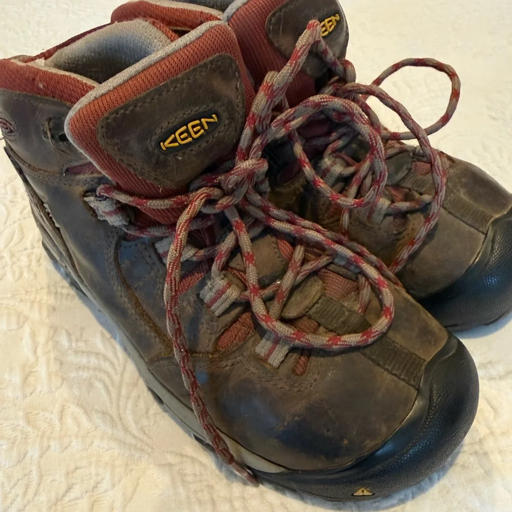 KEEN Dark Brown Leather Hiking Boots Size 7.5